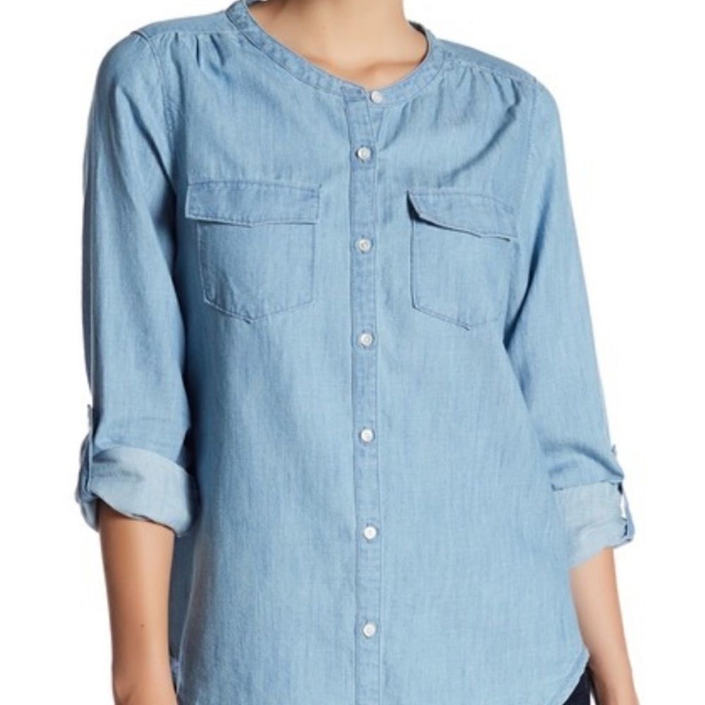 Soft Joie dual pocket button down chambray shirt
